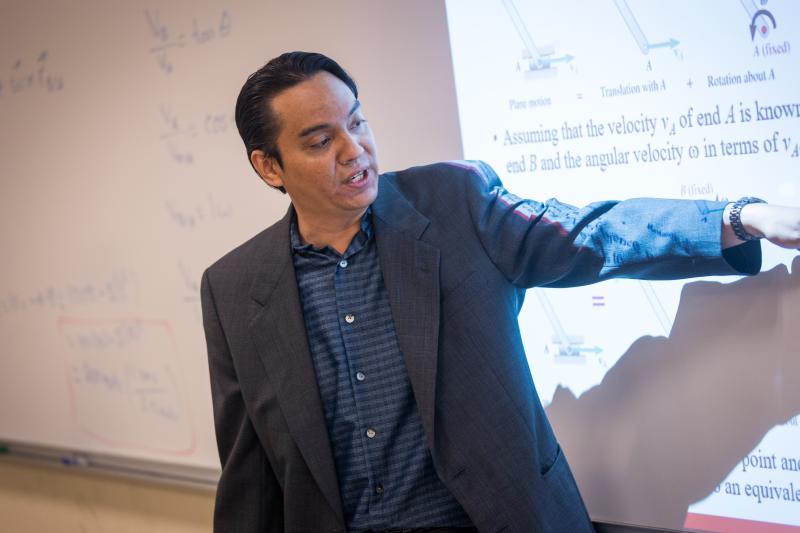 Johan Estrada López teaching